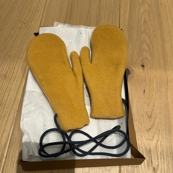 NWT Makié Toddler Cashmere Hat and Cotton Gloves